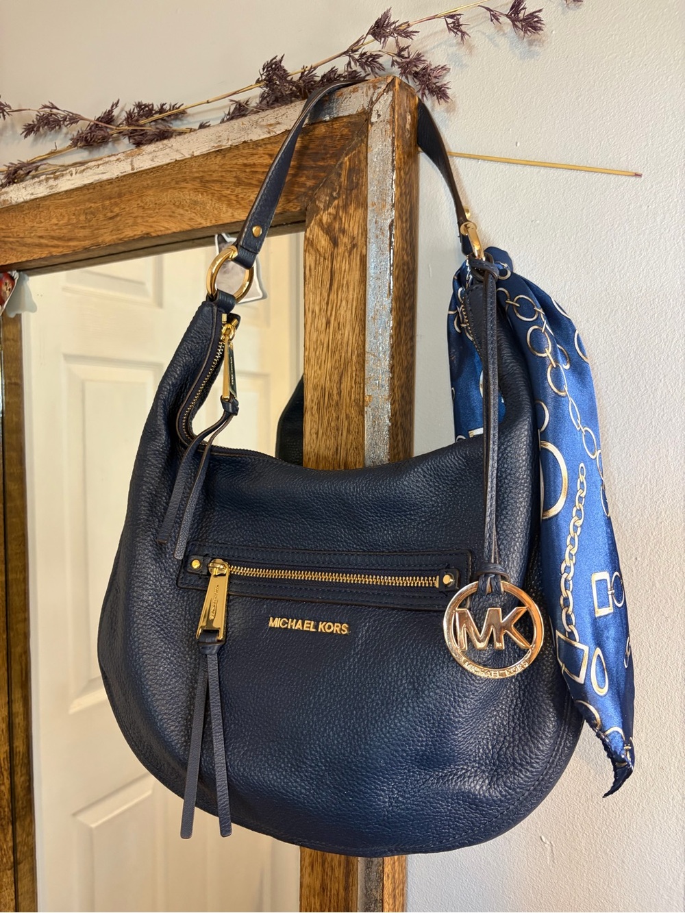 Michael Kors Bedford Navy Pebbled Leather Hobo with Gold Hardware and Scarf - Picture 9 of 9
